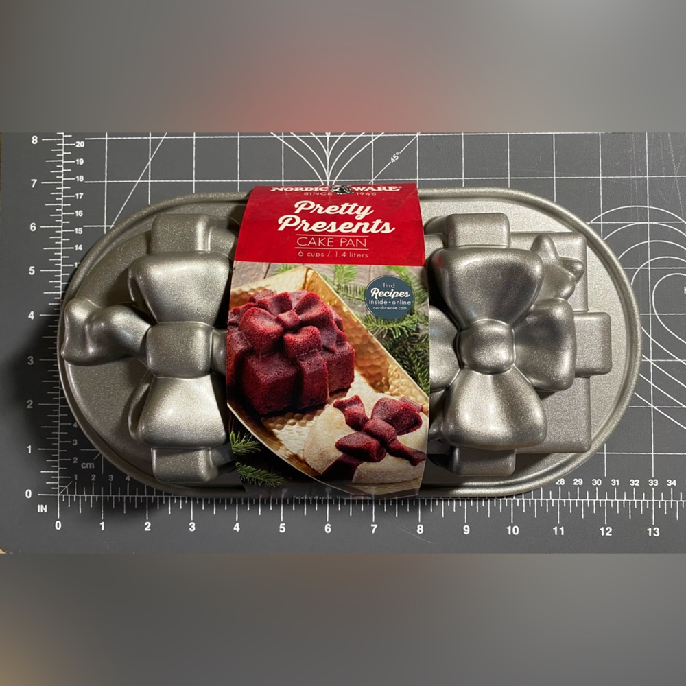 Nordic Ware Pretty Present cake pan